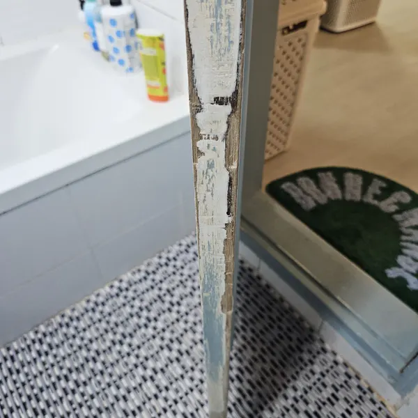 욕실 기존 문짝 탈거 작업 사진